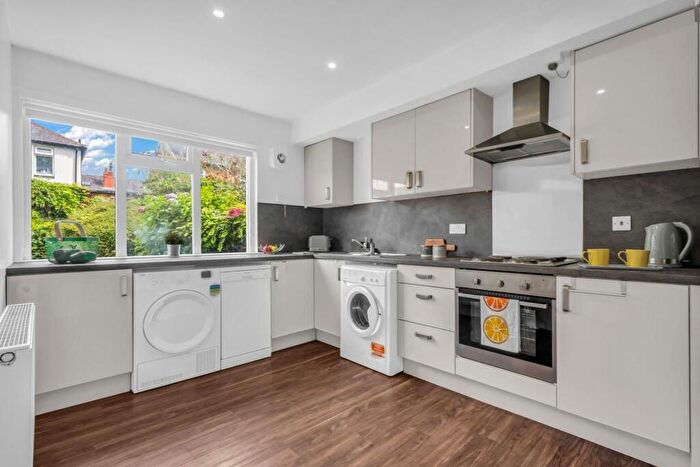 1 Bedroom Flat To Rent In Cromwell Road, London, SW9