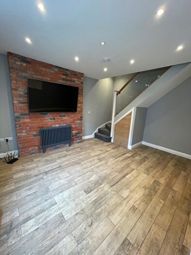 2 Bedroom Flat To Rent In Eaton Crescent, Swansea, SA1