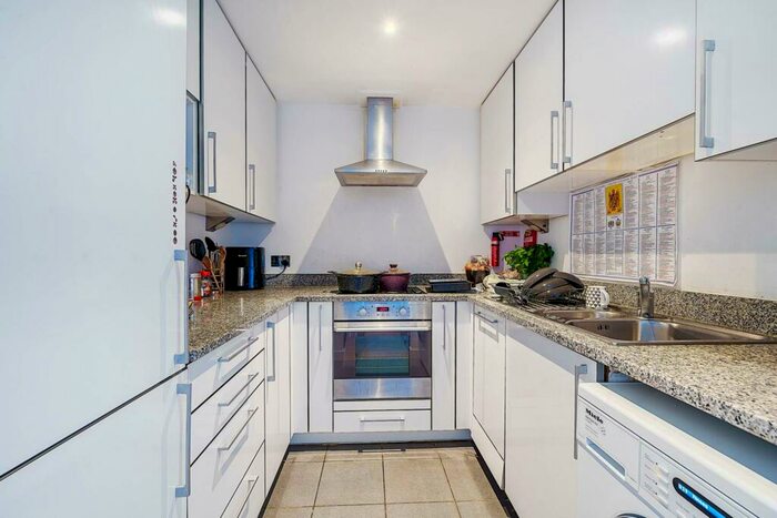 3 Bedroom Flat To Rent In Westgate Apartments, Royal Docks, London, E16