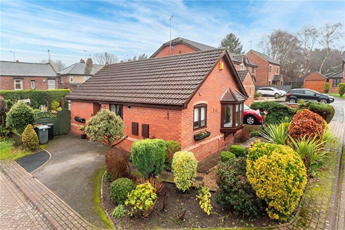 2 Bedroom Bungalow For Sale In Earlsmere Drive, Morley, Leeds, West Yorkshire, LS27