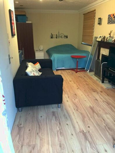 Studio To Rent In Ashley Drive, Osterley, TW7