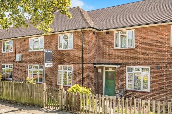 1 Bedroom Flat To Rent In Restons Crescent, London, SE9