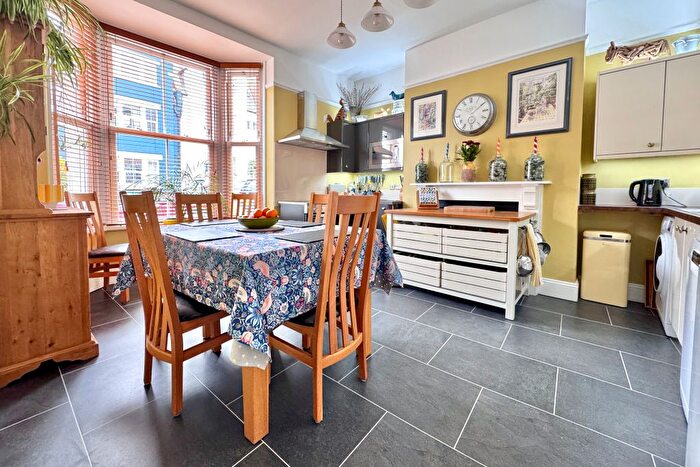 4 Bedroom Terraced House For Sale In Park Road, Swanage, BH19 - Photo 3