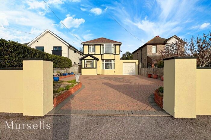 4 Bedroom Detached House For Sale In Lulworth Avenue, Poole, BH15