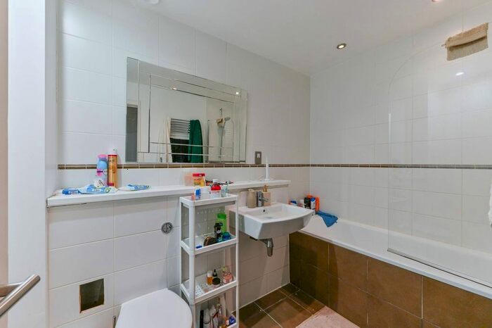 3 Bedroom Flat To Rent In Masons Avenue, Central Croydon, Croydon, CR0