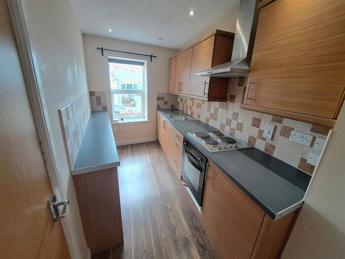 2 Bedroom Flat To Rent In Halls Road, Kingswood, Bristol, BS15