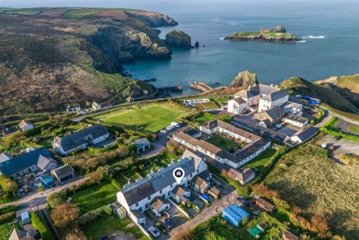 3 Bedroom Terraced House For Sale In Cottage With Sea Views, Mullion Cove, TR12