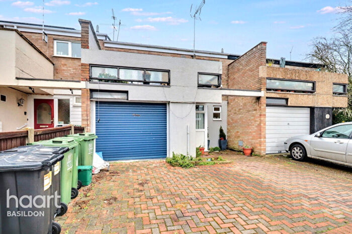 3 Bedroom Terraced House For Sale In Sandon Road, Basildon, SS14