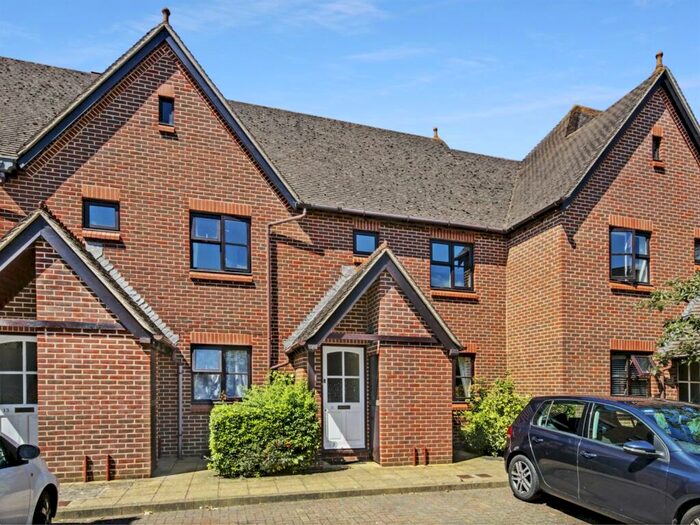1 Bedroom Flat To Rent In Bedroom First Floor Flat In Chichester, PO19