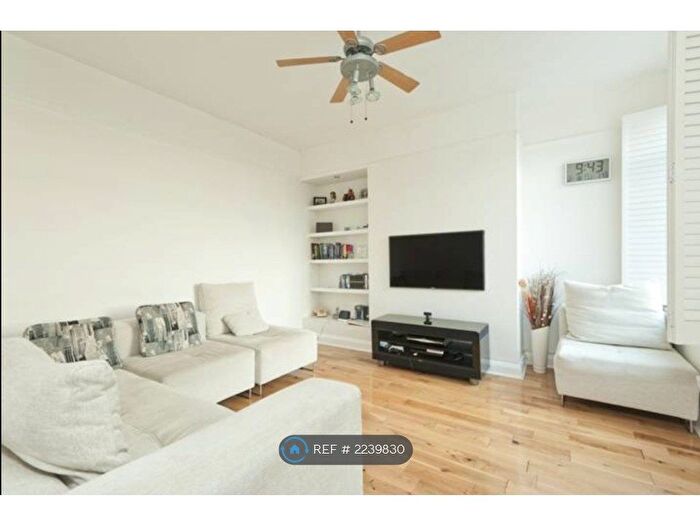 2 Bedroom Flat To Rent In Green Lane, Northwood, HA6