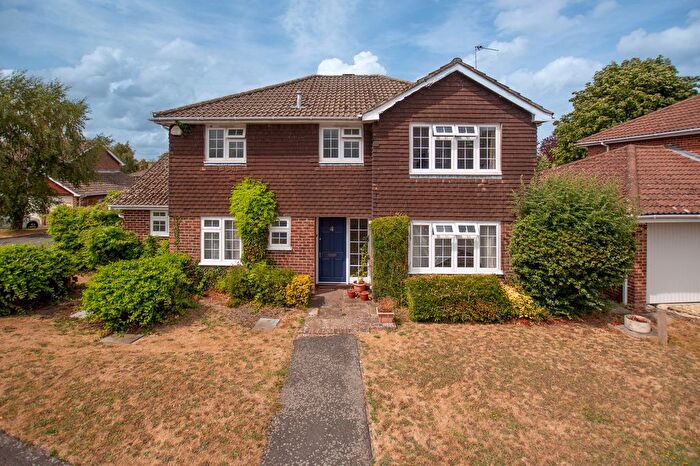 4 Bedroom Detached House For Sale In Goldfinch Gardens, Guildford, GU4