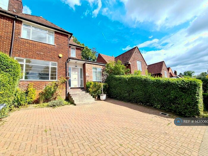 5 Bedroom Semi-Detached House To Rent In Sunnyfield, London, NW7