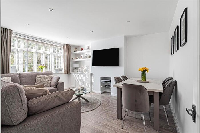 2 Bedroom Maisonette For Sale In Grennell Road, Sutton, SM1