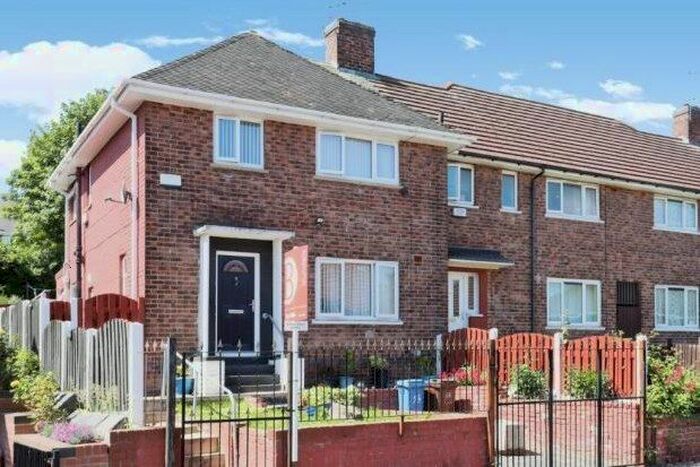 3 Bedroom Town House To Rent In Stonecliffe Road, Sheffield, S2