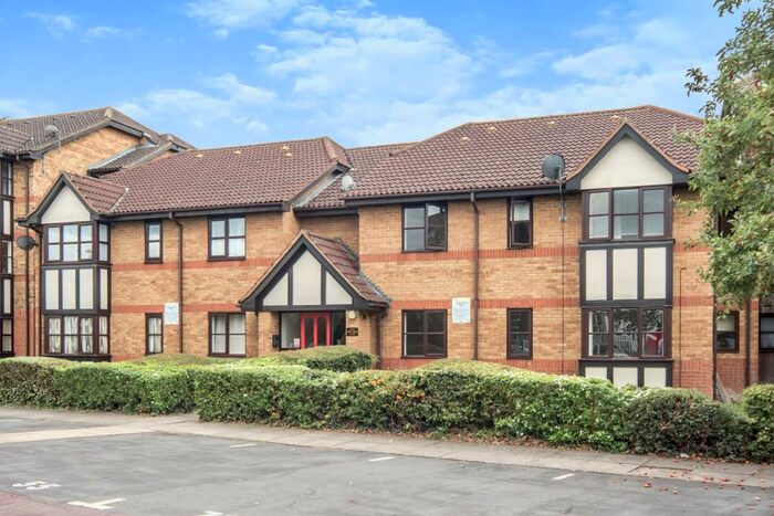 1 Bedroom Apartment To Rent In Redwood Grove, MK42