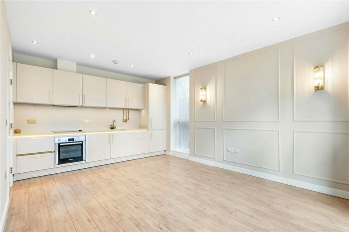 2 Bedroom Apartment To Rent In Chadwell Lane, London, N8