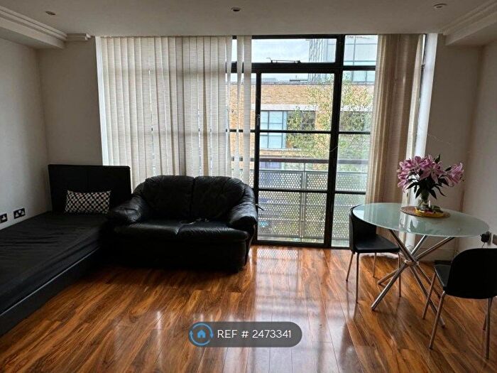 2 Bedroom Flat To Rent In Ferry Lane, Brentford, TW8