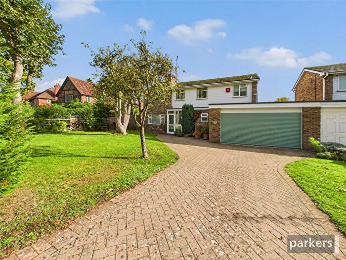 4 Bedroom Link Detached House For Sale In Wilderness Road, Earley, Reading, Berkshire, RG6