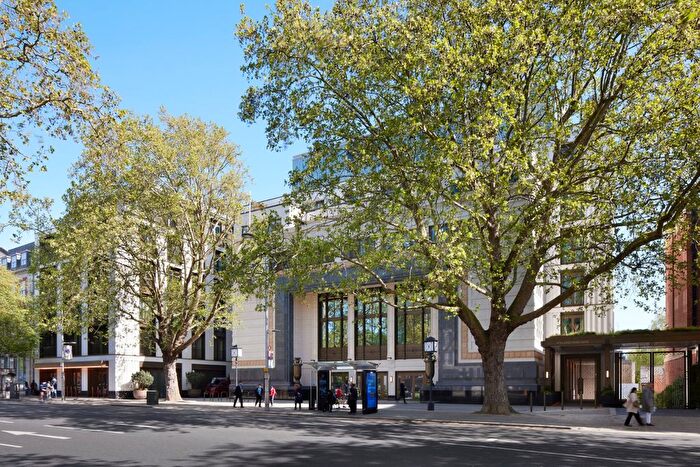 4 Bedroom Flat For Sale In Holland Park Gate, Kensington High Street, London, W8
