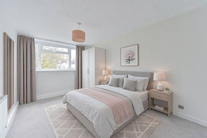 1 Bedroom Flat For Sale In Chatham Road, Between The Commons, London, SW11