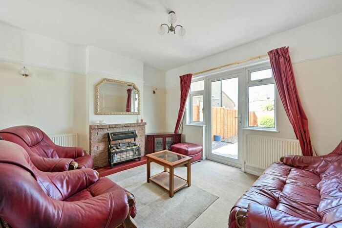 3 Bedroom Semi-Detached House To Rent In Malden Road, Worcester Park, New Malden, KT3