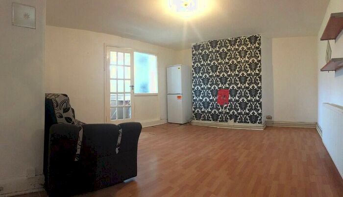 2 Bedroom Flat To Rent In South Birkbeck Road, Leytonstone, E11