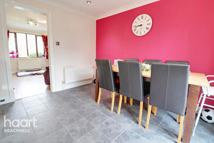 3 Bedroom End Of Terrace House To Rent In Pyegrove Chase, Bracknell, RG12