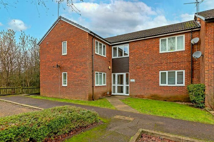 Studio To Rent In Wheat Close, St Albans, AL4