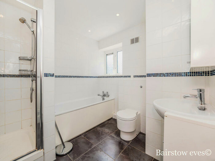 3 Bedroom Flat To Rent In Bradwell Close, South Woodford, E18