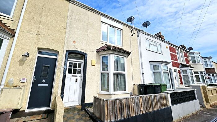 3 Bedroom Terraced House For Sale In Ilchester Road, Weymouth, DT4