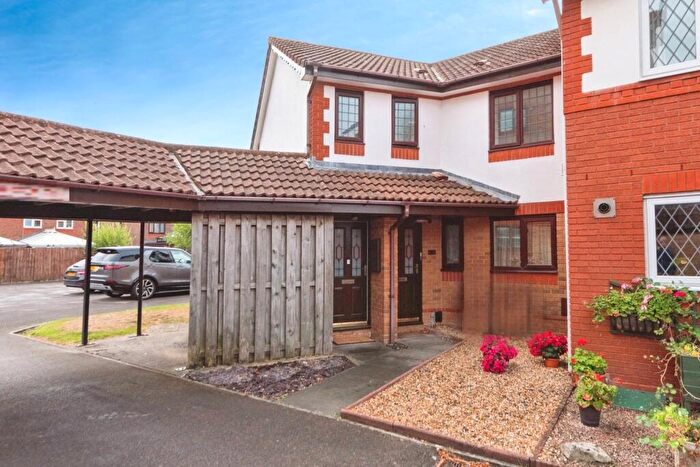 2 Bedroom Maisonette For Sale In Hulton Close, Southampton, Hampshire, SO19
