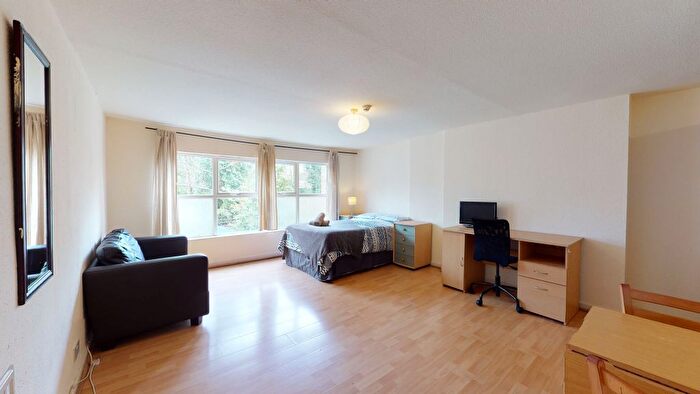 Studio To Rent In Chatsworth Road, Mapesbury, London, NW2