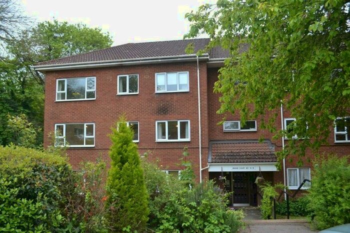 2 Bedroom Flat To Rent In Hillside Road, Harpenden, AL5