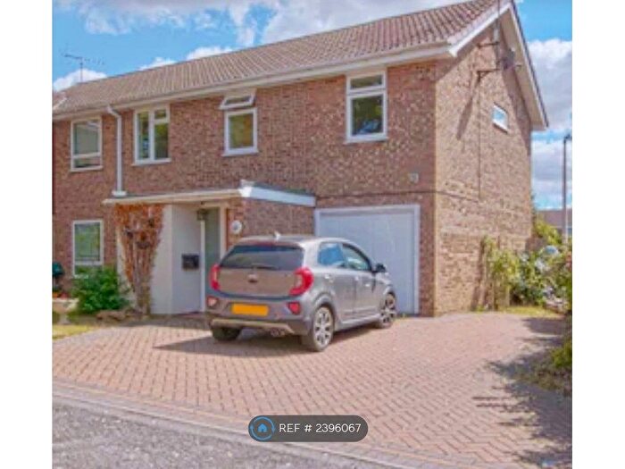 4 Bedroom Semi-Detached House To Rent In Treesmill Drive, Maidenhead, SL6