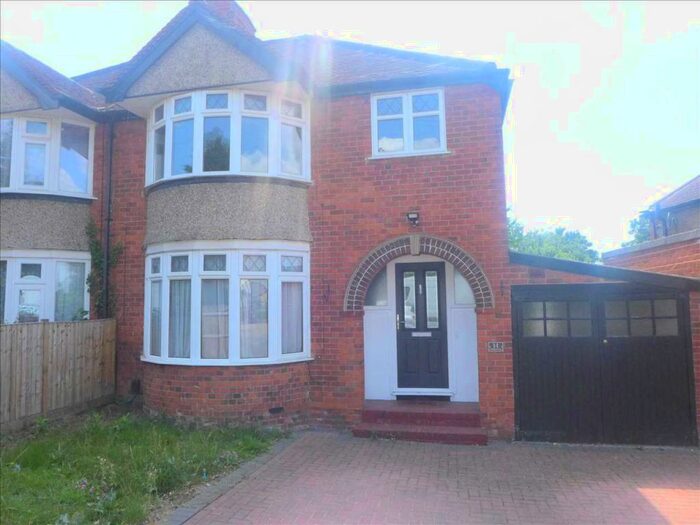 3 Bedroom Semi-Detached House To Rent In Whitegates Lane, Earley, Reading, RG6