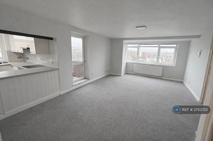 2 Bedroom Flat To Rent In Baltimore Court, Hove, BN3