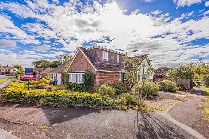 3 Bedroom Detached Bungalow For Sale In Cumberland Avenue, Emsworth, PO10