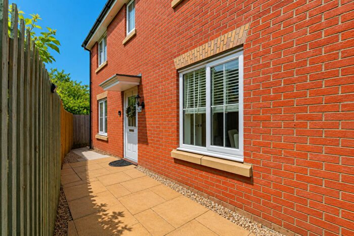 3 Bedroom House To Rent In Waun Draw, Caerphilly, CF83