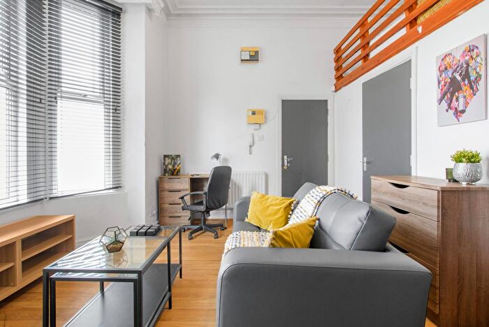 1 Bedroom Terraced House To Rent In Brudenell Road, Leeds, LS6