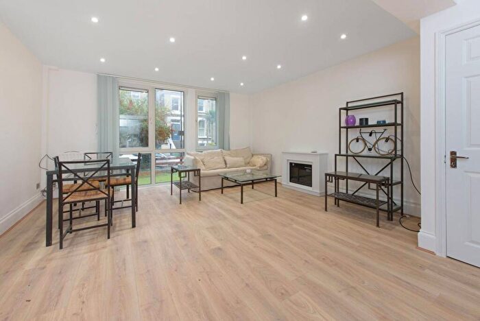 4 Bedroom House To Rent In Garlinge Road, Kilburn, London, NW2