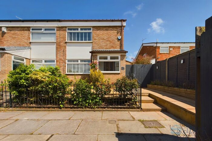 2 Bedroom Semi-Detached House To Rent In Oxton Close, Aigburth, L17