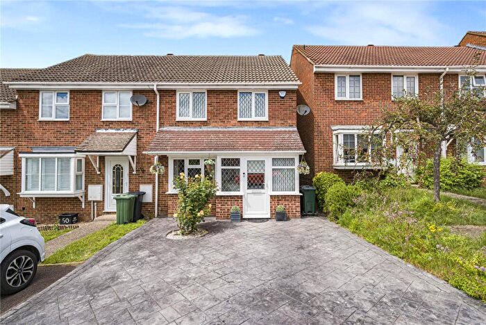 3 Bedroom End Of Terrace House For Sale In Sinclair Way, Dartford, Kent, DA2
