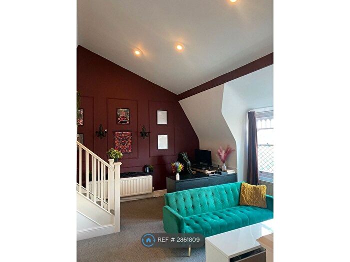 Studio To Rent In Kings Avenue, London, N10