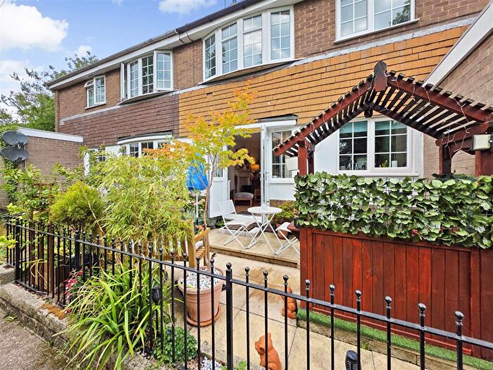 2 Bedroom Maisonette For Sale In Shearing Close, Gedling, Nottingham, NG4