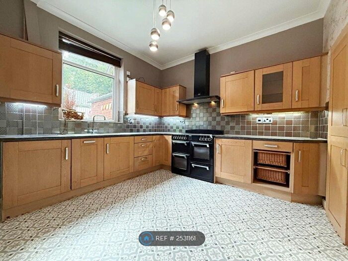 3 Bedroom Terraced House To Rent In Huddersfield Road, Oldham, OL4