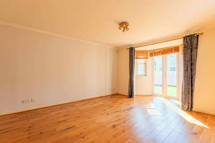 2 Bedroom Flat To Rent In Millar Place Morningside United Kingdom, EH10