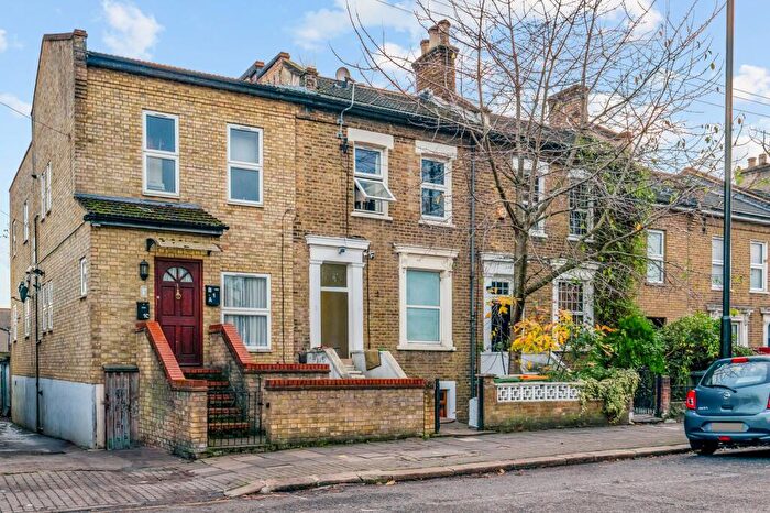 1 Bedroom Flat For Sale In Chobham Road, Stratford, E15