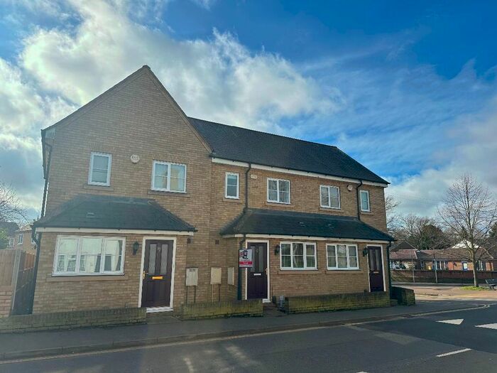 2 Bedroom Terraced House To Rent In High Street, Sandy, SG19