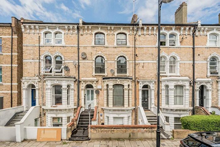 1 Bedroom Flat For Sale In Ferndale Road, Clapham, SW4