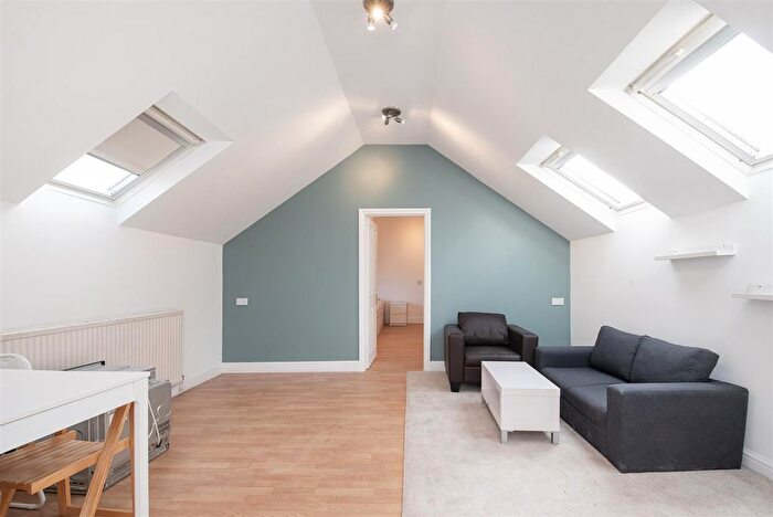 1 Bedroom Flat To Rent In Hanger Lane, Ealing, W5